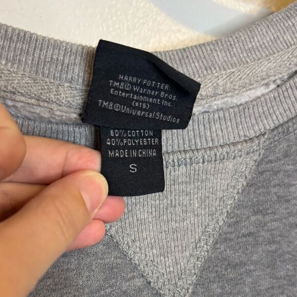 Harry Potter Slytherin Women’s Gray Pullover Sweater Size Small - Picture 6 of 7